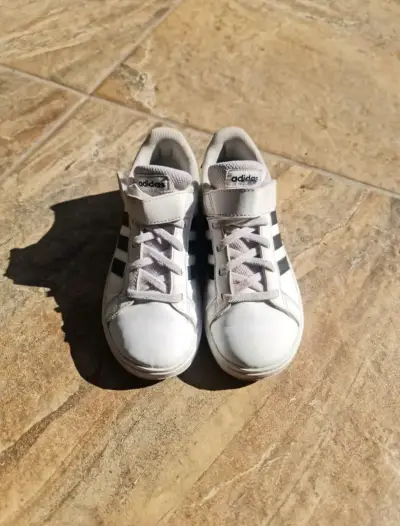 Zapatillas Adidas niño blancas talla 33 - miniatura 3