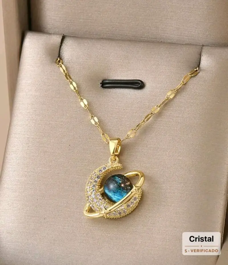 Collar dorado con colgante de planeta y cristales - 1