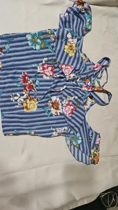 Blusa floral de rayas azul para mujer - miniatura 1