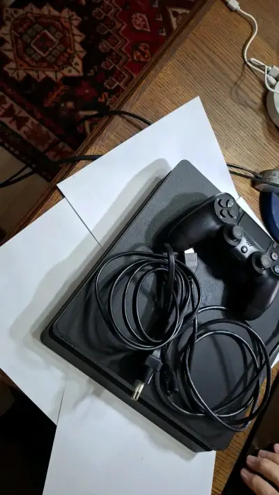 Consola Ps4 en buen estado - miniatura 3