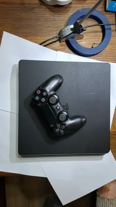 Consola Ps4 en buen estado - miniatura 4