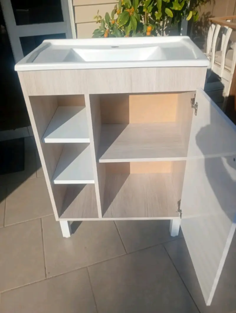 Mueble de baño con lavamanos incorporado - 2
