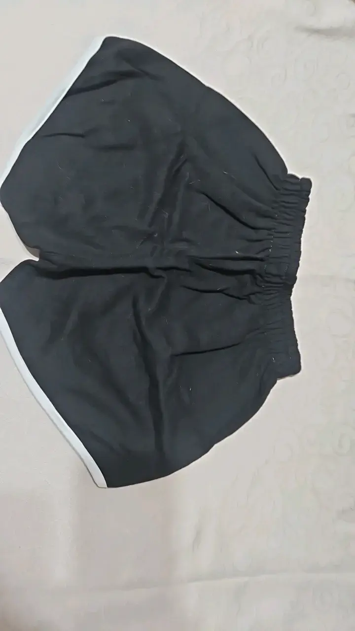 Shorts deportivos negros con franjas - 2
