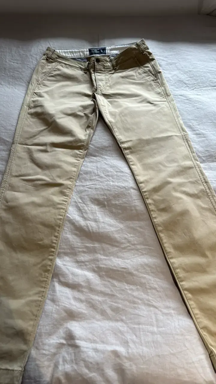Pantalones beige de hombre estilo casual - 1