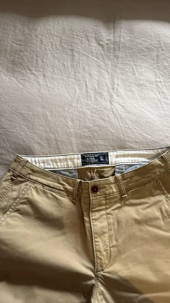 Pantalones beige de hombre estilo casual - 2