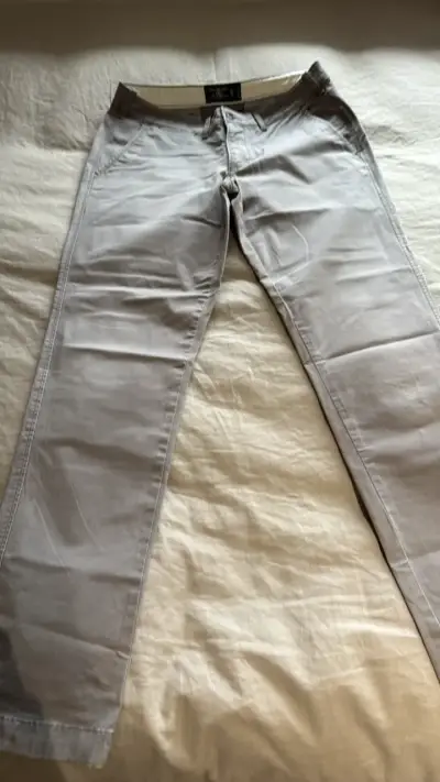 Pantalones beige de hombre estilo casual - miniatura 1
