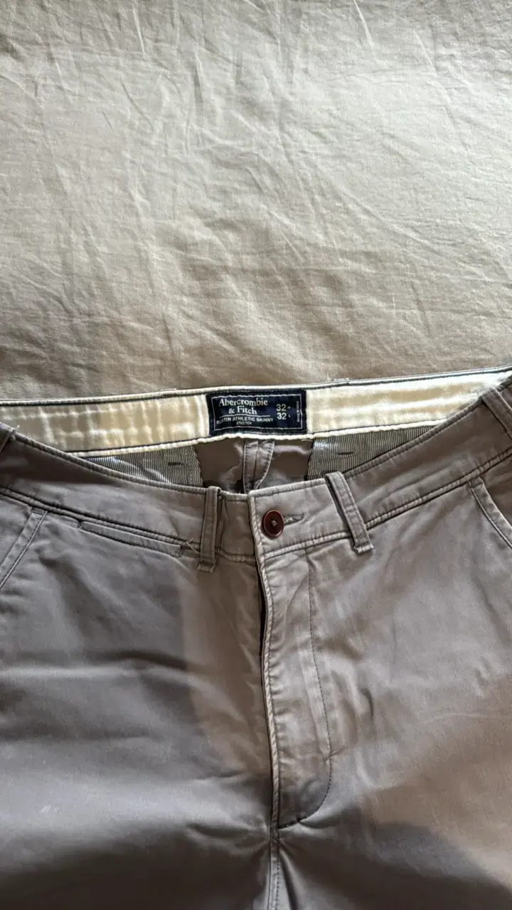 Pantalones beige de hombre estilo casual - 2