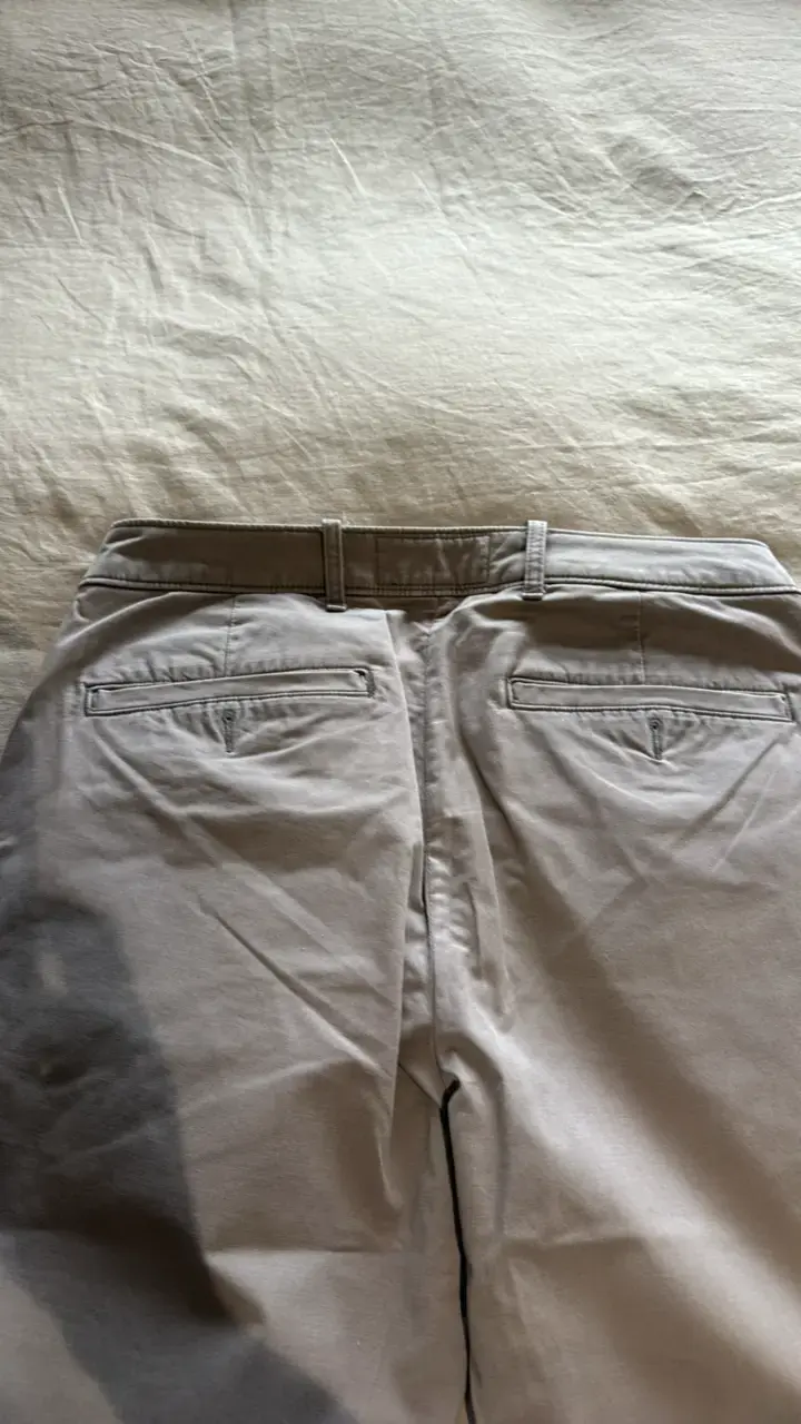 Pantalones beige de hombre estilo casual - 3