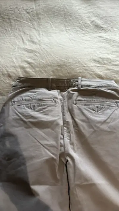 Pantalones beige de hombre estilo casual - miniatura 3