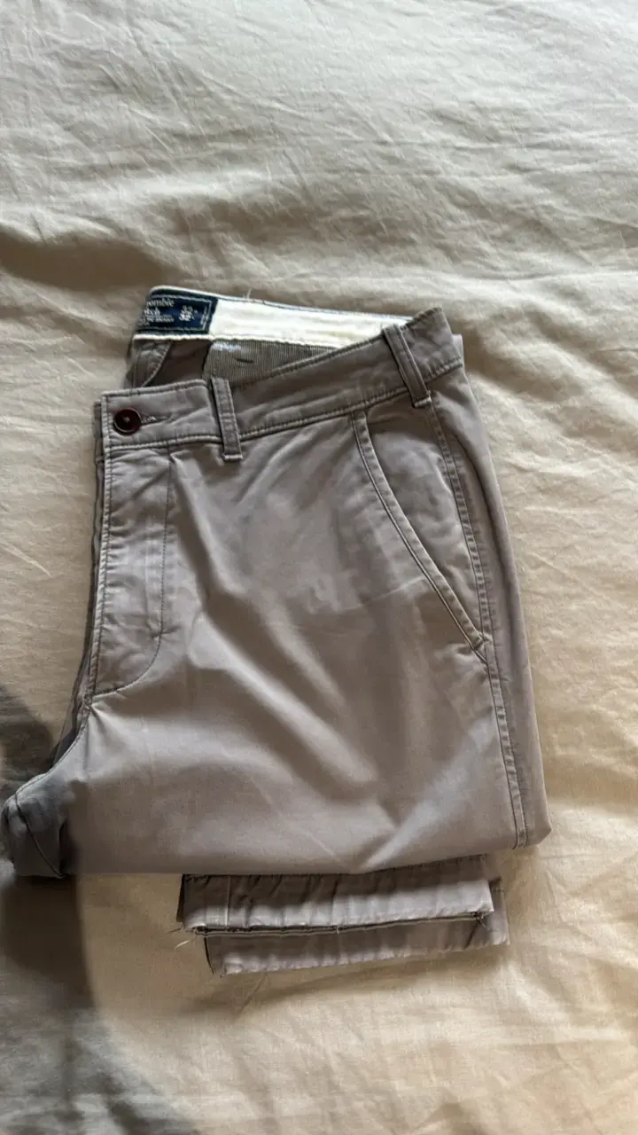 Pantalones beige de hombre estilo casual - 4