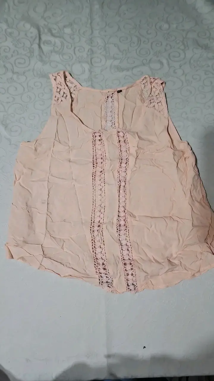 Blusa sin mangas de encaje beige