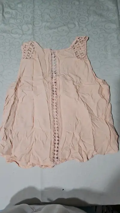 Blusa sin mangas de encaje beige - miniatura 2