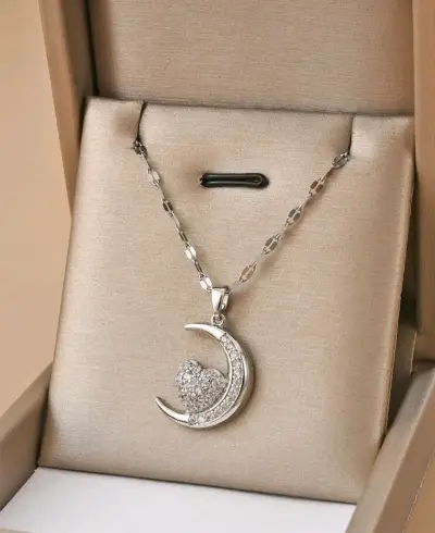 Collar de plata con colgante de luna y corazón - miniatura 1