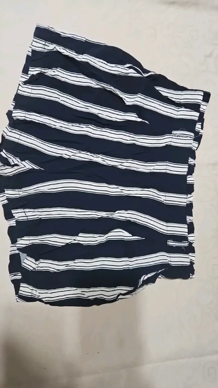 Shorts rayados azul marino y blanco