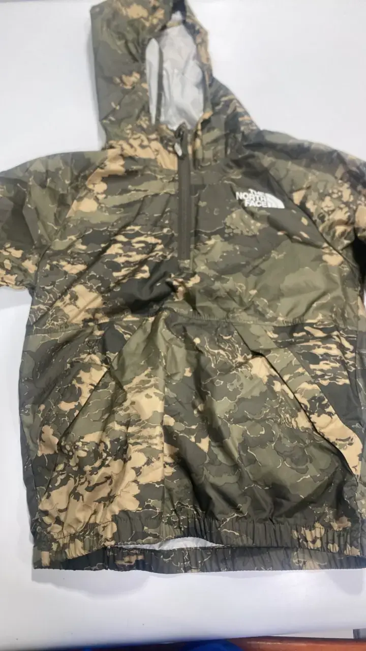 Chaqueta cortavientos The North Face camuflada - 1