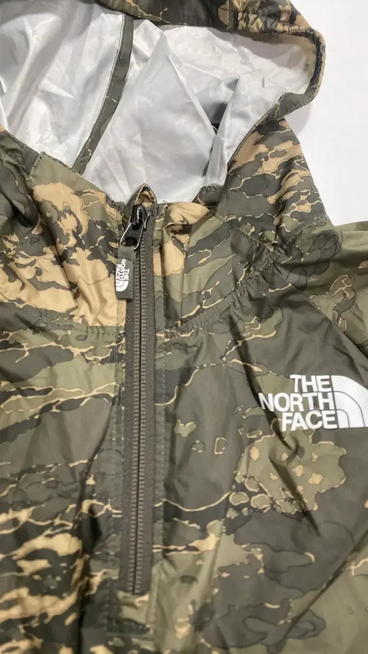 Chaqueta cortavientos The North Face camuflada - 3