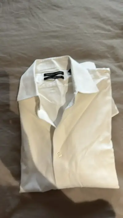 Camisa blanca de vestir para hombre - miniatura 4