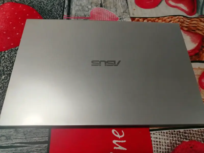 Notebook ASUS X415 con Intel Core i3 - 2