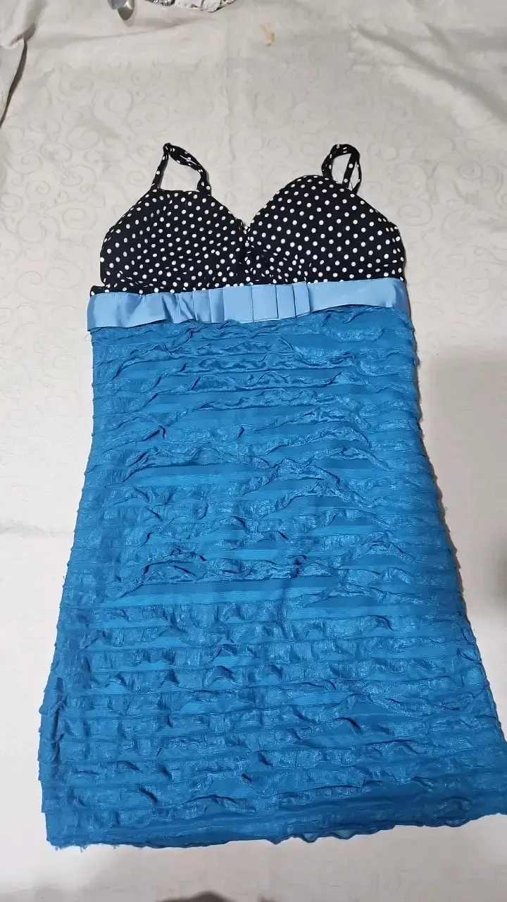Vestido azul con top de lunares