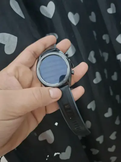 Reloj inteligente con correa de silicona negra - miniatura 4