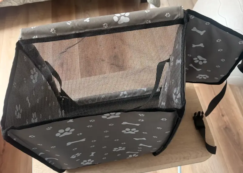 Asiento de seguridad para mascotas con diseño de huellas - 4
