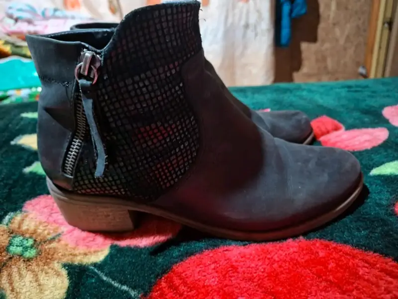 Botas negras de cuero con cierre - 3