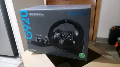 Volante Logitech G920 con pedales - miniatura 1