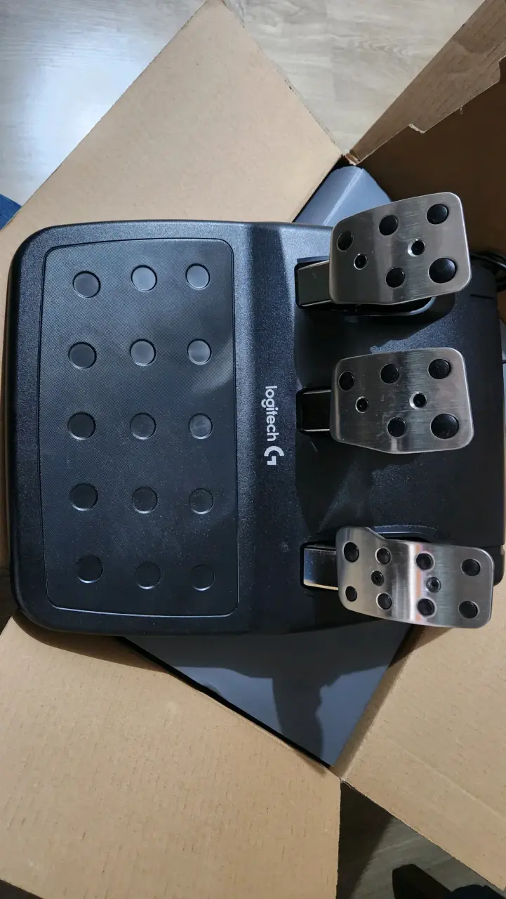 Volante Logitech G920 con pedales - 3
