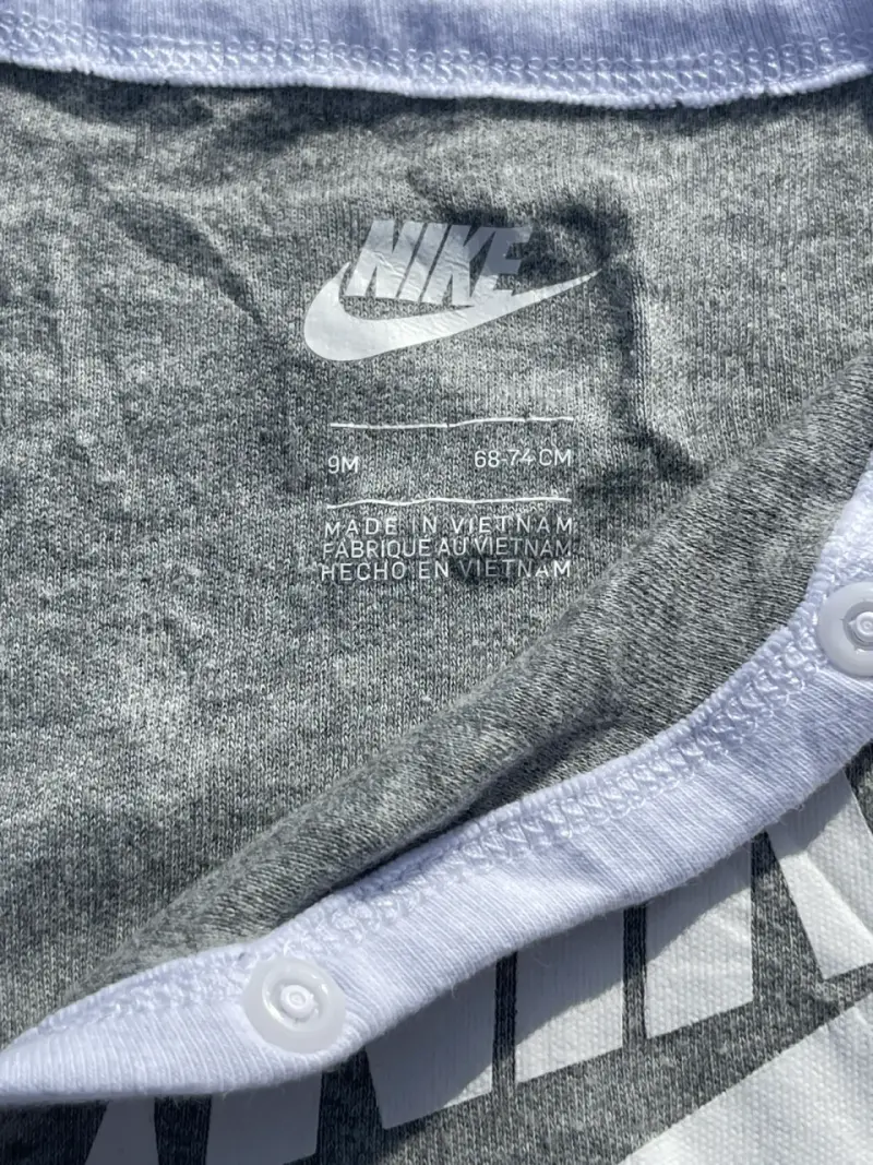 Enterito de bebé Nike gris con estampado - 2