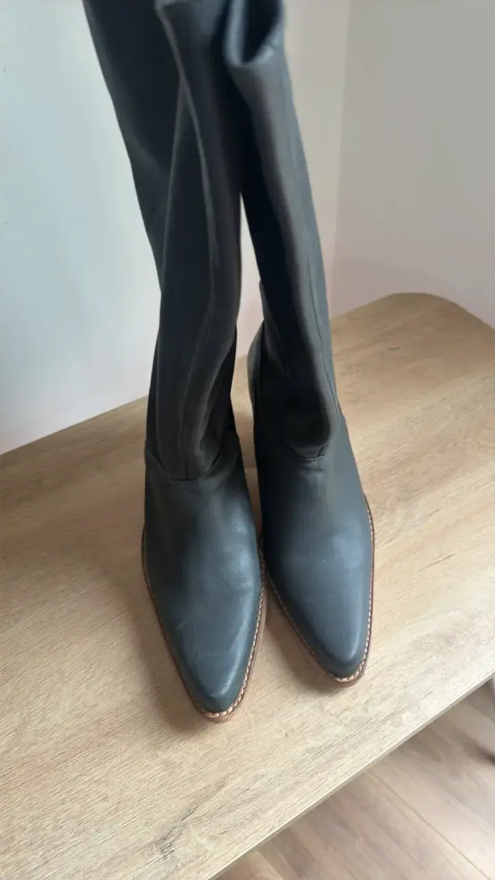 Botas de cuero negras con tacón de madera - 3