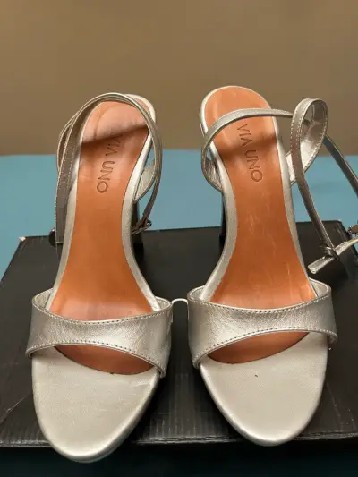 Zapatos de fiesta plateadas Via Uno elegantes - miniatura 1