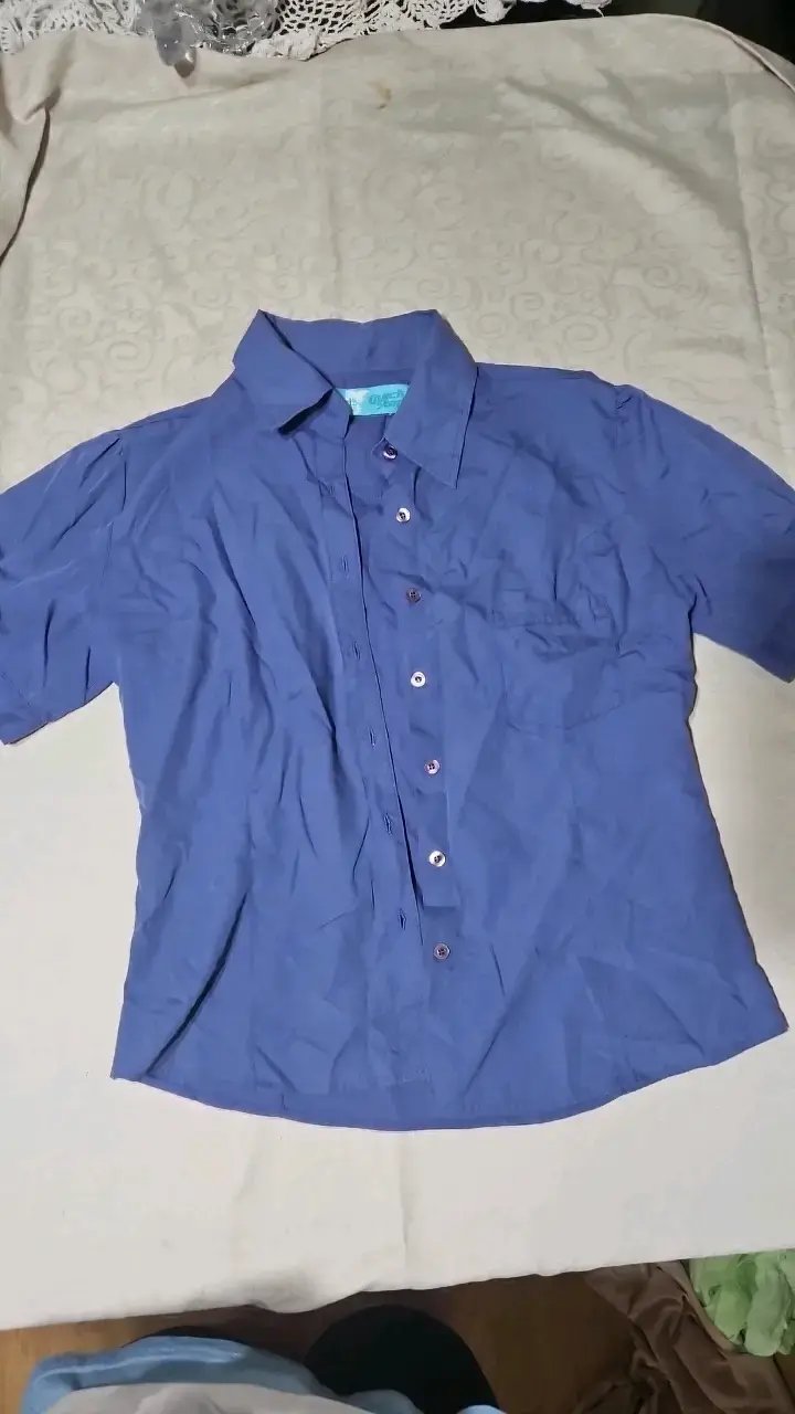 Camisa azul de manga corta para hombre