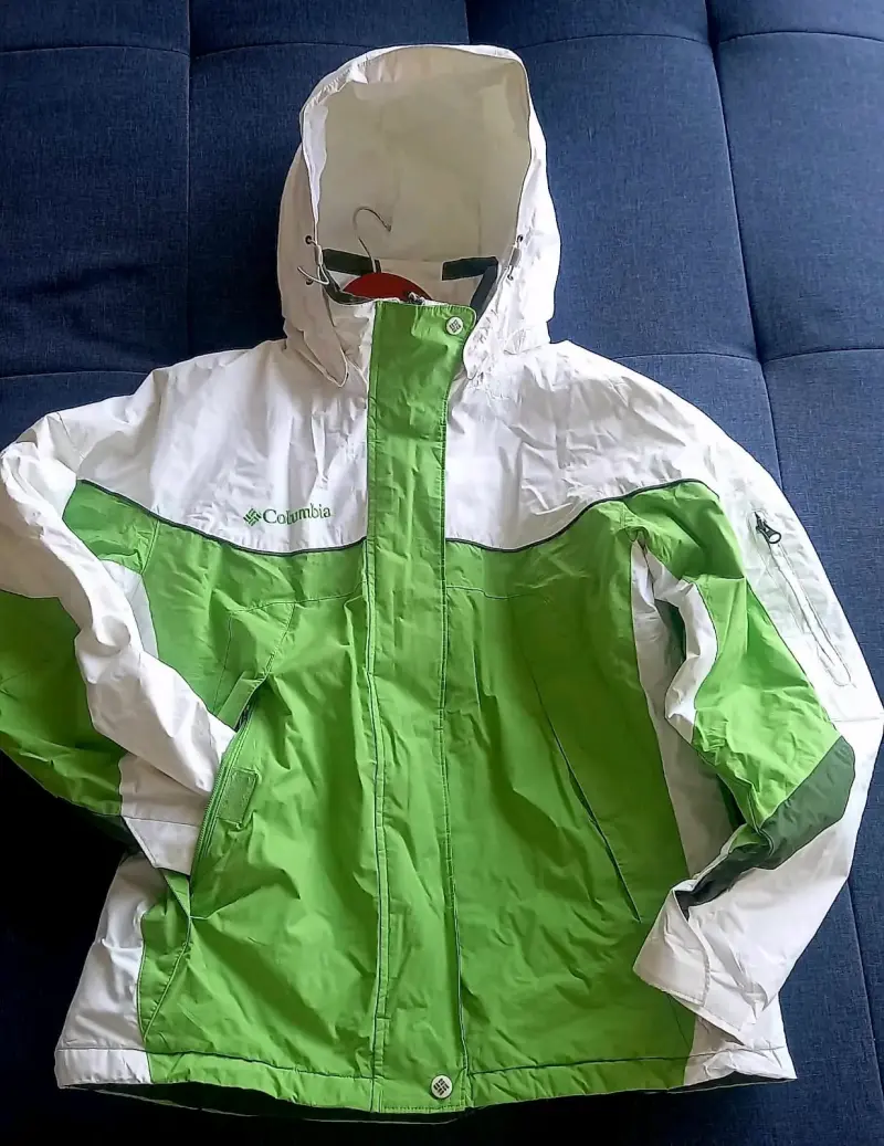 Chaqueta impermeable Columbia verde y blanca - 2