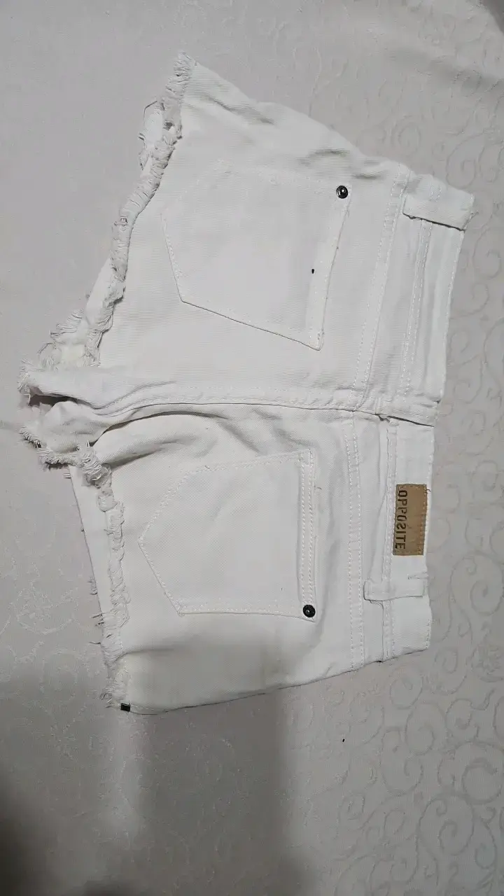 Shorts de mezclilla blancos con detalles - 2