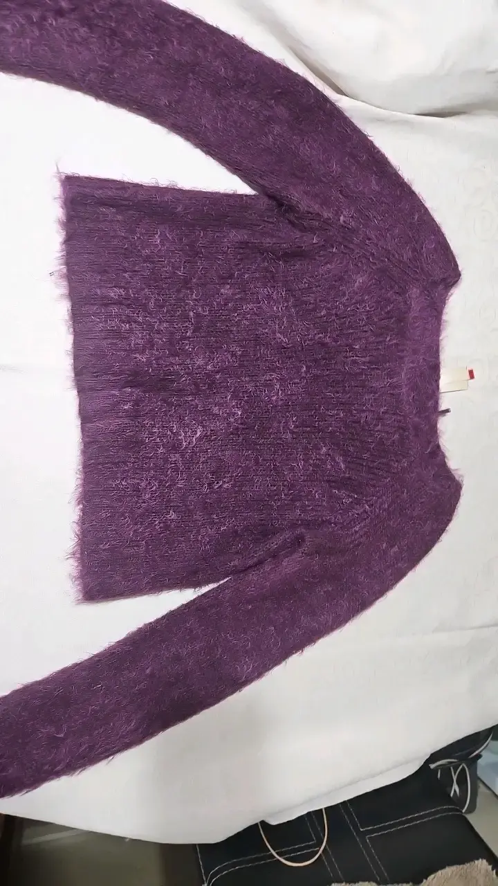 Suéter morado de lana suave para mujer