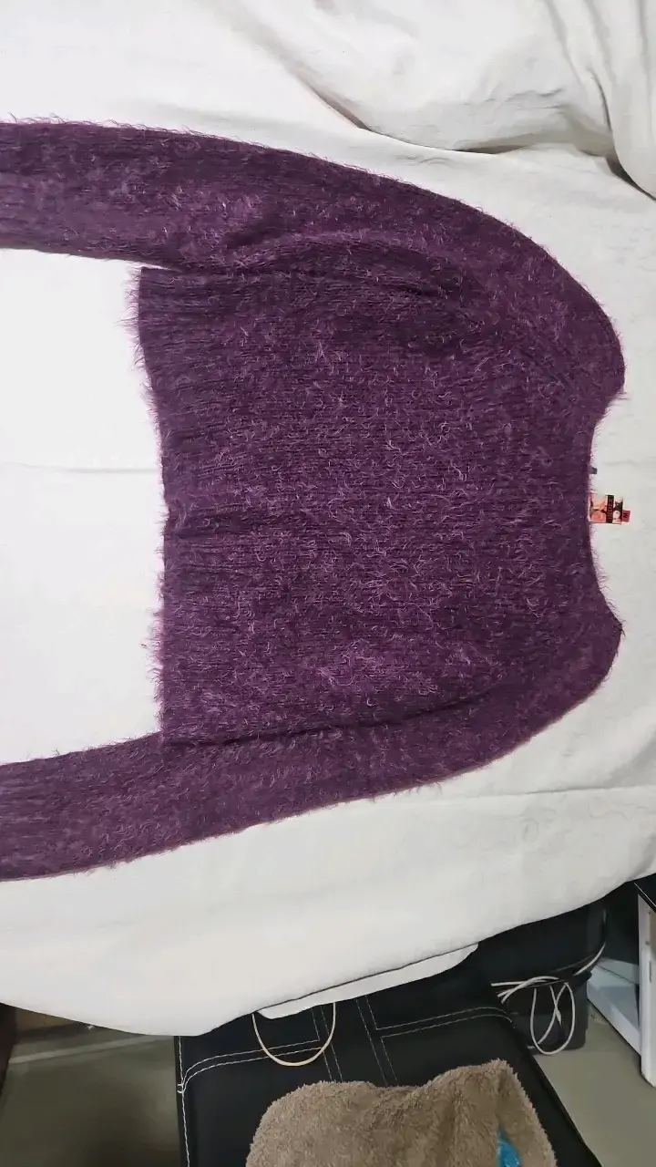 Suéter morado de lana suave para mujer - 2