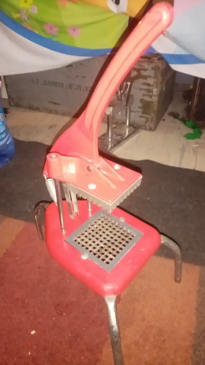 Cortadora de papas manual roja