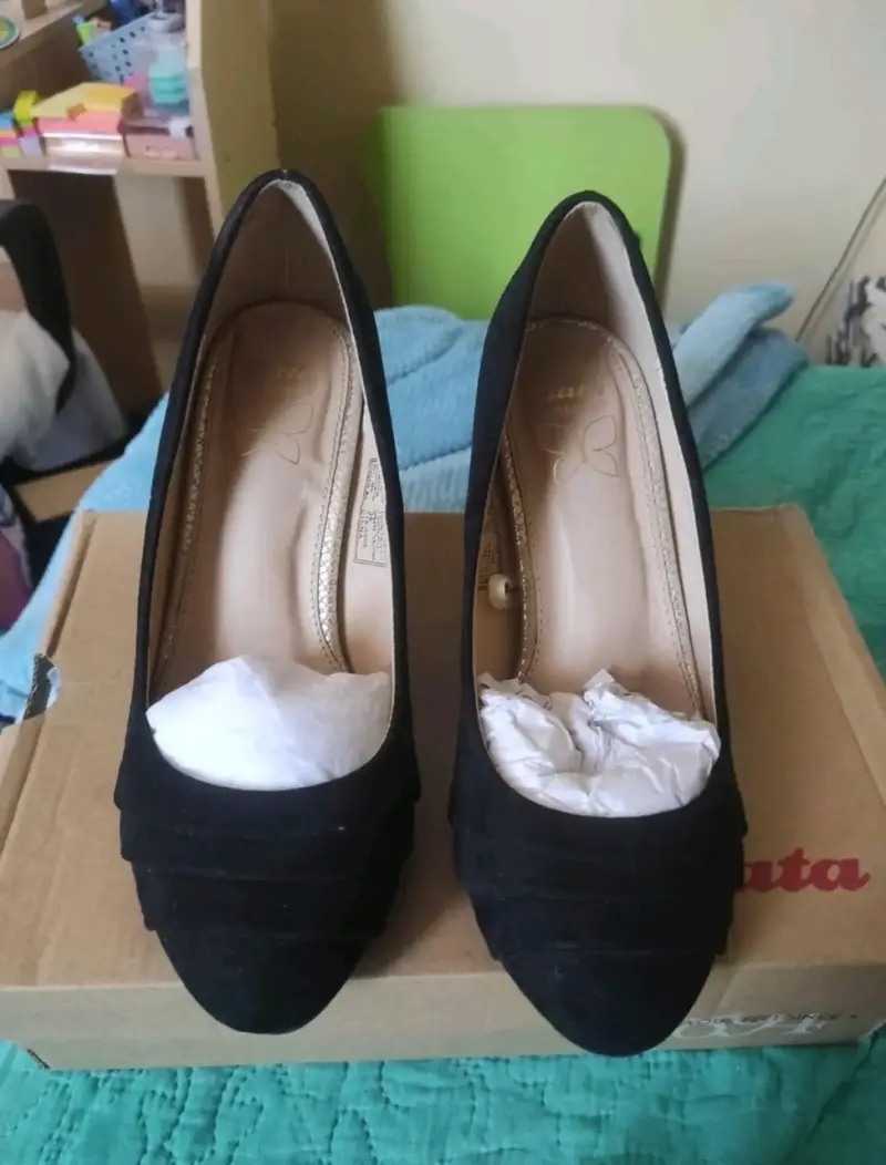 Zapatos de tacón Bata negros elegantes - 1