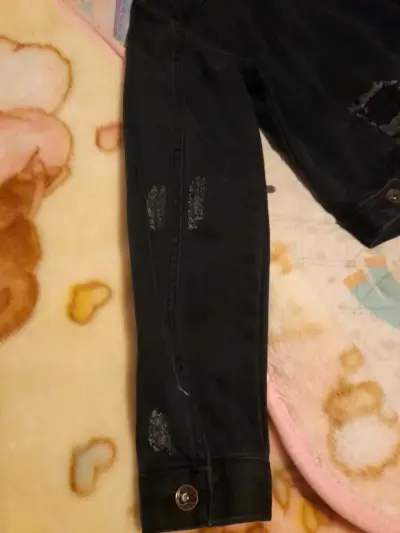 Chaqueta de mezclilla negra con tachas umbrale - miniatura 3