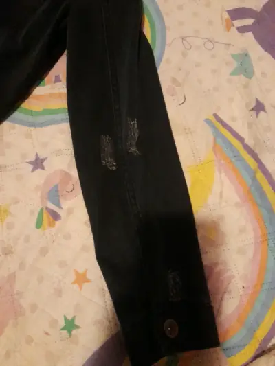 Chaqueta de mezclilla negra con tachas umbrale - miniatura 4