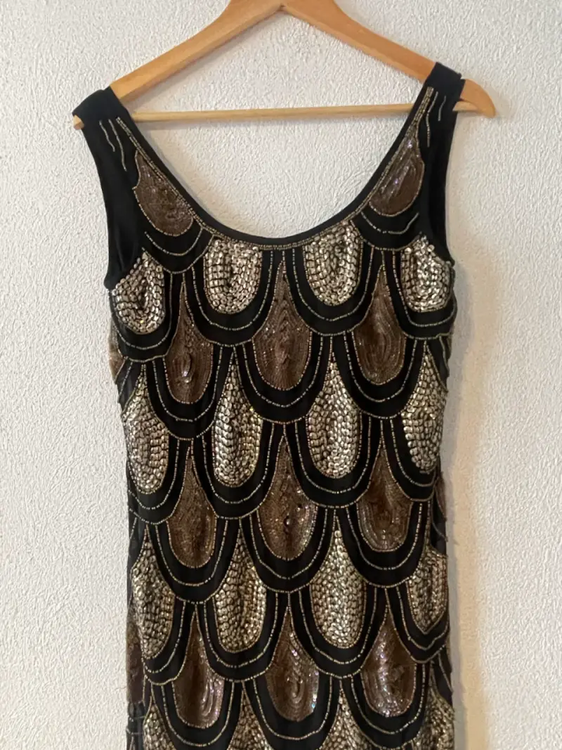 Vestido de fiesta con lentejuelas doradas - 1