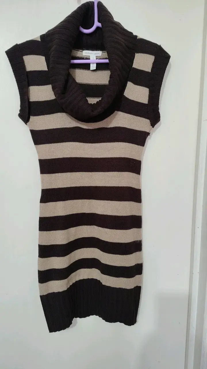 Vestido de punto a rayas sin mangas
