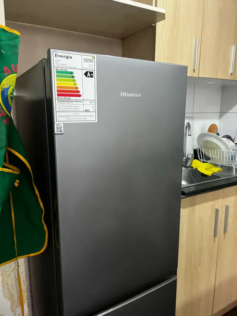 Refrigerador Hisense gris eficiente A+ - 2