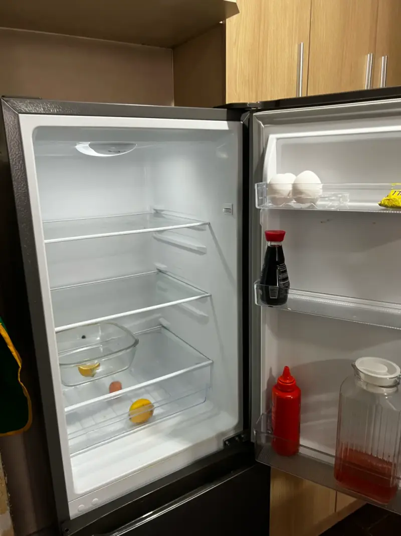Refrigerador Hisense gris eficiente A+ - 3
