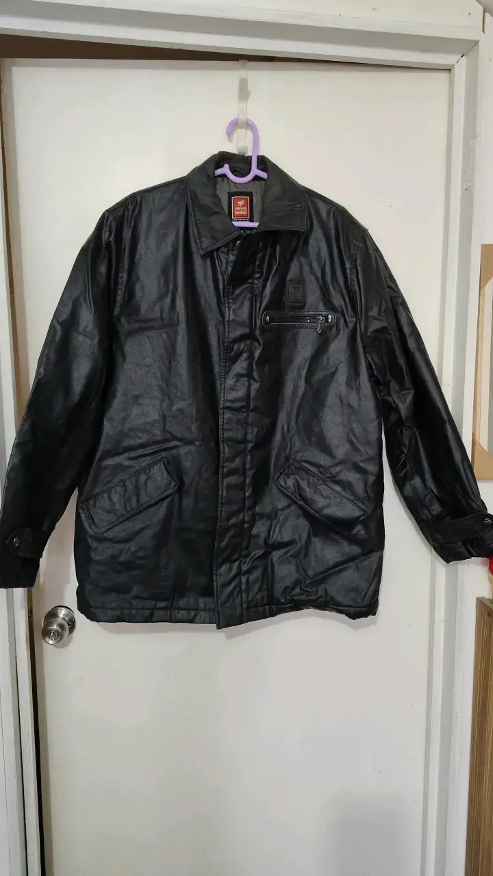 Chaqueta negra de cuero sintético para hombre