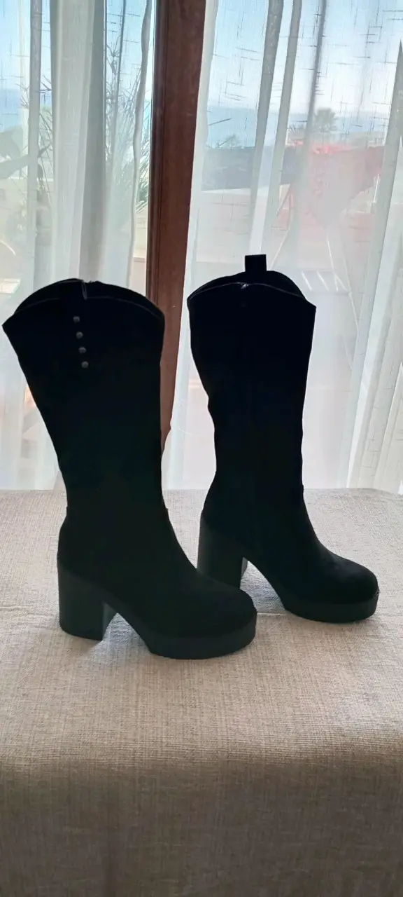 Botas negras de tacón alto - 2