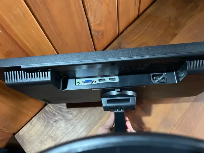 Monitor Lenovo de 22 pulgadas con cables - 2