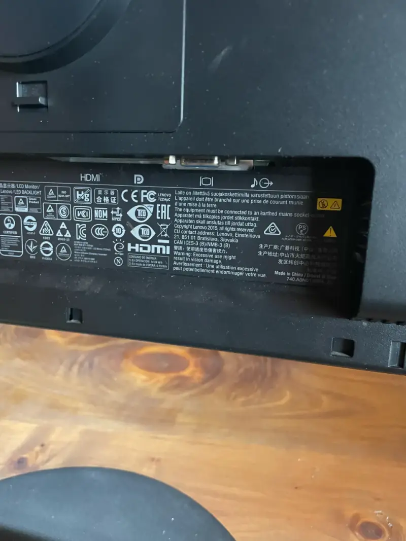 Monitor Lenovo de 22 pulgadas con cables - 3