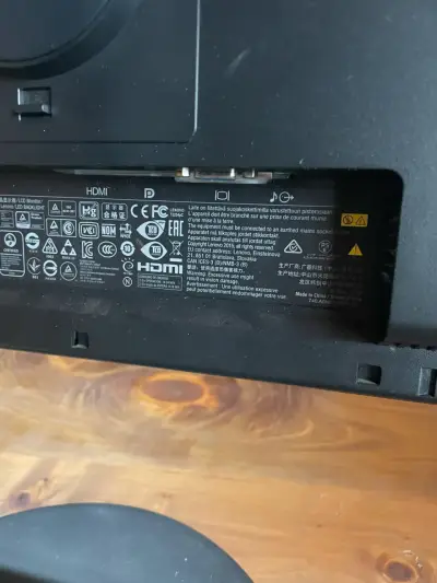 Monitor Lenovo de 22 pulgadas con cables - miniatura 3