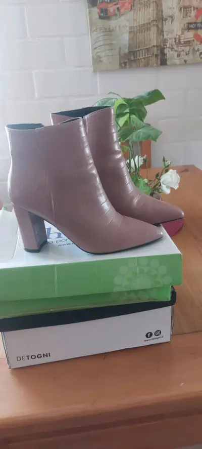 Botines y zapatos solo 1  postura 10.000 cada par - miniatura 1